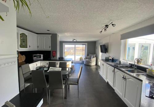 кухня, Number Forty Two, Portsoy - A 3 bedroom cottage with sea views in Портсой