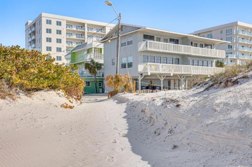 Driftwood Beach Suite - Walk to Clearwater Bch
