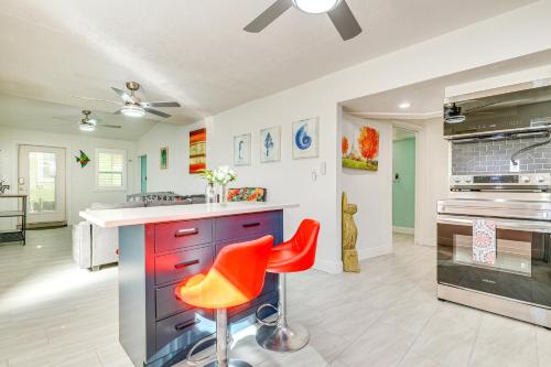 Driftwood Beach Cottage - Walk to Clearwater Bch - image 9