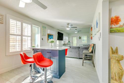 Driftwood Beach Cottage - Walk to Clearwater Bch in Clearwater Beach, USA