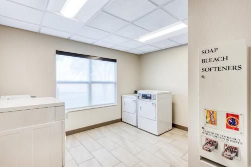 Holiday Inn Express & Suites - Green Bay East an IHG Hotel - image 7