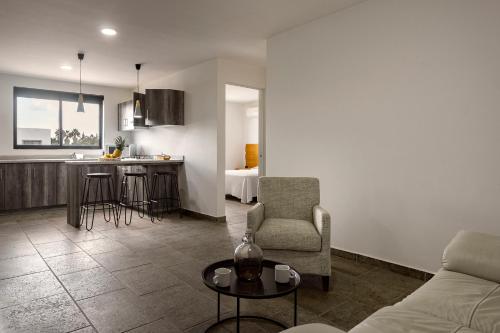 Coyotes Housing Services - Torres Departamentales in Peñuelas