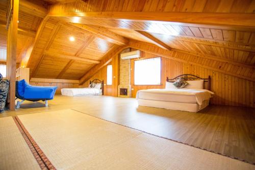 Dong Shan He B&B Dong Shan He B&B is conveniently located in the popular Dongshan Township area. Featuring a satisfying list of amenities, guests will find their stay at the property a comfortable one. Service-minded