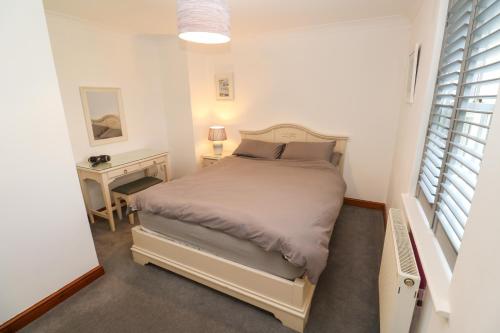 15 Tower Meadows - image 2