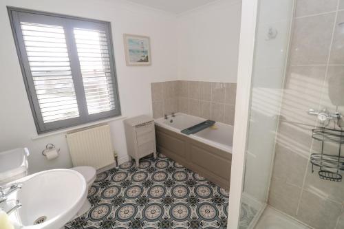15 Tower Meadows - image 5
