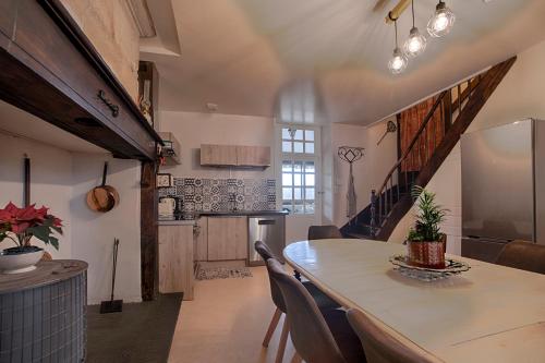 Maison de campagne chez Mamie 4 étoiles (Maison de campagne chez Mamie 4 etoiles) in Saint-Pantaly-d'Ans