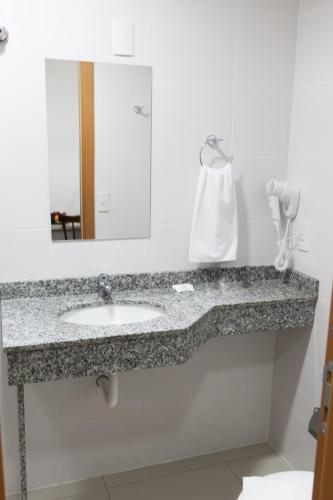 Deluxe Twin Room image 1