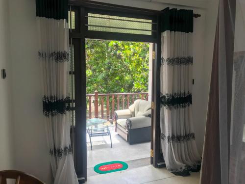 Deluxe Double Room with Balcony image 9