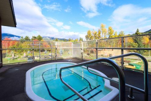 Hot tub, Northwinds Hotel Revelstoke in Revelstoke (BC)