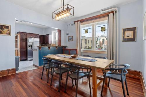 Luxury 8 Bedroom House, Steps to Tropicana, Beach and Boardwalk! in Atlantic City, USA