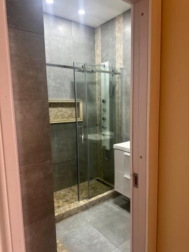 Apartamento céntrico amueblado completo (Apartamento centrico amueblado completo) in ดูราซโน