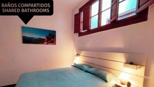 Double Room with Shared Bathroom room in Alma Canaria Rooms