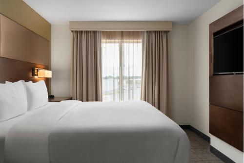 Two-Bedroom Suite with Roll-In Shower - Mobility Accessible