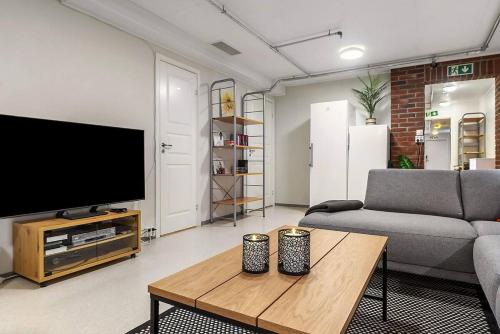 1-roms leiligheter med felles bad, stue og kjøkken in 斯泰恩謝爾市中心