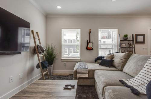 Classy, Cozy, Close to downtown detail