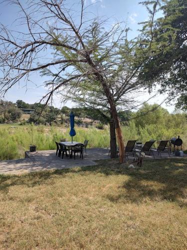 Varanda/terraço, Boulderdash Cabin in Lakehills (TX)