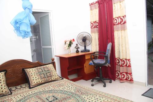 Double Room with Garden View image 7