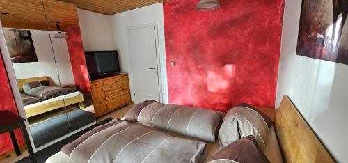 1 queen bed, 1 sofa bed