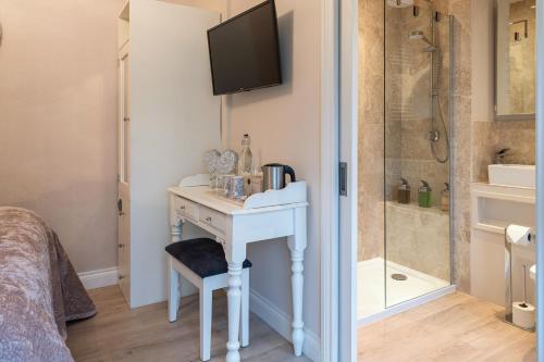 Afon Rhaiadr Country House - image 7