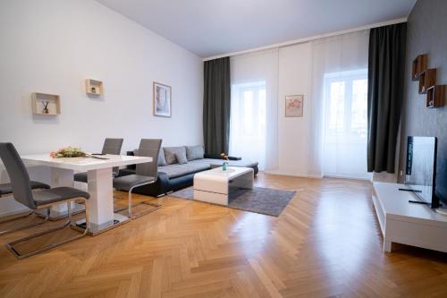 Home Sweet Home - Leopold 2