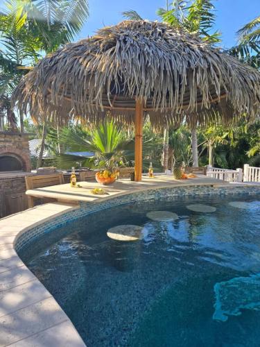 Brand New Tropical 2-bedroom Villa with Resort Amenities in Harlem Heights