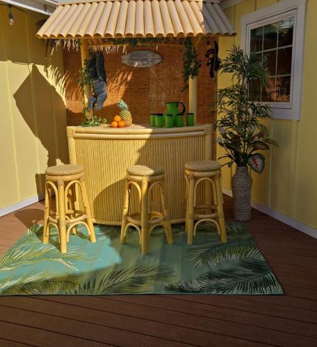 Brand New Tropical 2-bedroom Villa with Resort Amenities in Harlem Heights