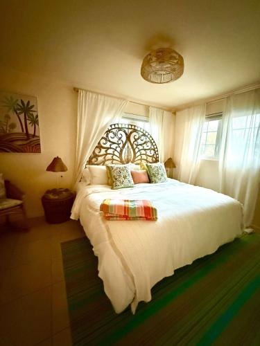 Brand New Tropical 2-bedroom Villa with Resort Amenities in Harlem Heights