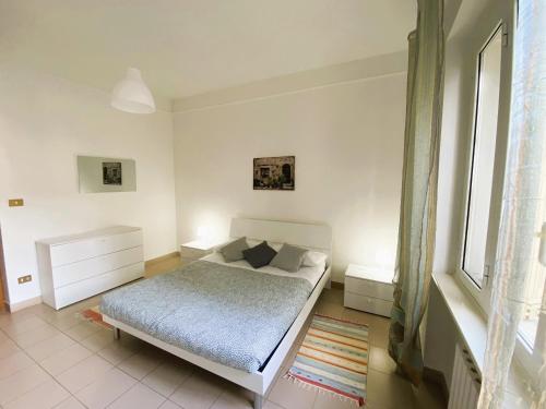EUCALYPTI11 - Ampio alloggio ristrutturato con 3 camere, 2 bagni, terrazzo, balcone, Loano (zdjęcie 9)