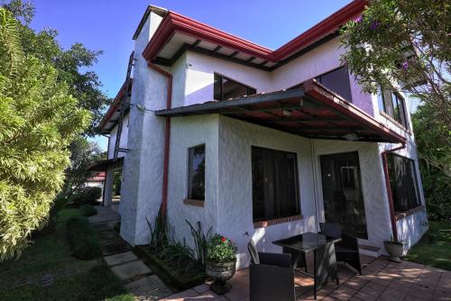 Villas Aracari beautiful upscale homes with amazing views near SJO airport in Itiquis