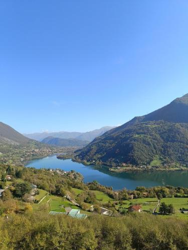 Apkārtne, HOST4U - BLONDIE Apartment with Pool & Beautiful View on Iseo Lake in Fonteno