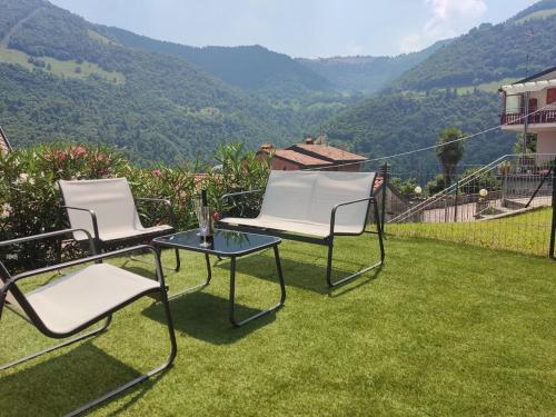 Skats, HOST4U - BLONDIE Apartment with Pool & Beautiful View on Iseo Lake in Fonteno