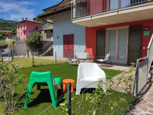 Balkons/terase, HOST4U - BLONDIE Apartment with Pool & Beautiful View on Iseo Lake in Fonteno