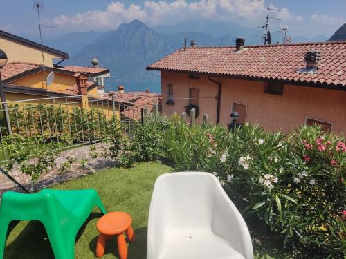 Skats, HOST4U - BLONDIE Apartment with Pool & Beautiful View on Iseo Lake in Fonteno