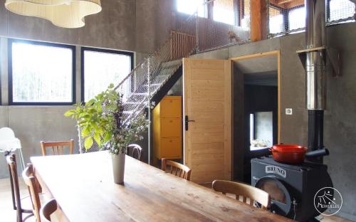 Létesítmények, Ecogîte autonome en pleine forêt à La Chapelle en Vercors (Ecogite autonome en pleine foret a La Chapelle en Vercors) in La Chapelle En Vercors