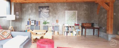 Ecogîte autonome en pleine forêt à La Chapelle en Vercors (Ecogite autonome en pleine foret a La Chapelle en Vercors) in La Chapelle En Vercors