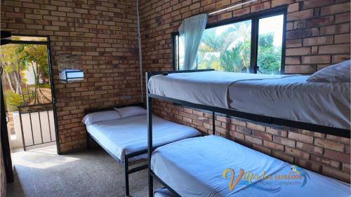 2 double beds