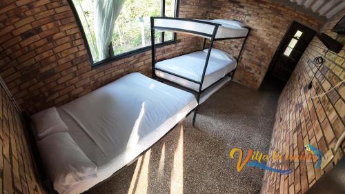 3 double beds