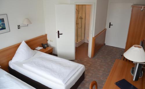 2 twin beds