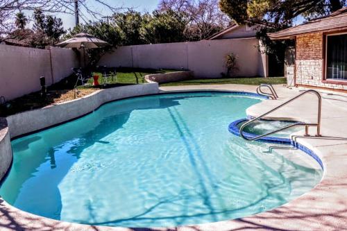 Large Estate 2 miles to strip with Pool, Las Vegas (fotografie 8)