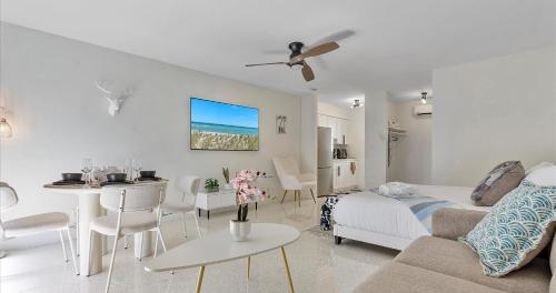 Beachside Studio, Hollywood