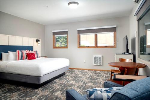 Beacon Pointe on Lake Superior - image 5