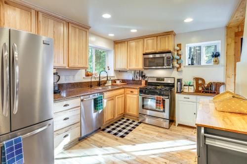 Walk to Golf, Lake: Twain Harte Cabin w/ Fireplace in Tvenharta (CA)