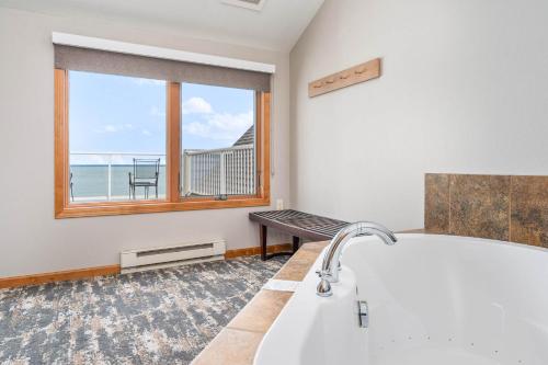 Beacon Pointe on Lake Superior 5