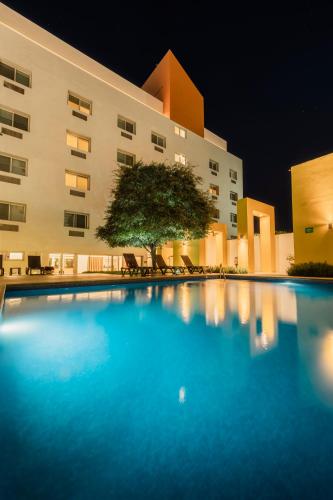 สระว่ายน้ำ, คอมฟอร์ต อินน์ มอนเทอเรย์ วาลเล (Comfort Inn Monterrey Valle) in ซานเปโดร การ์ซา การ์เซีย