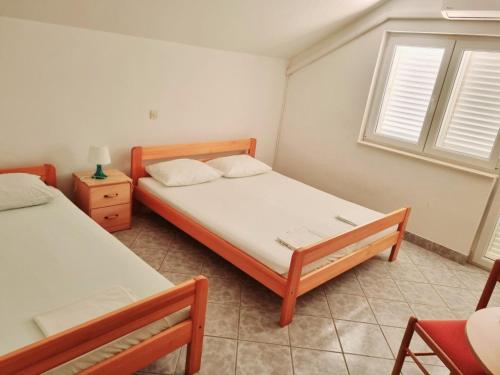 Apartment Vido - 150 m from beach - image 8