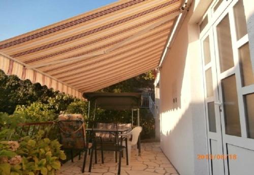 Apartment Vido - 150 m from beach - image 6