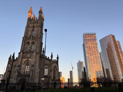 City Centre Rooftop Apartment with Free Secure Parking