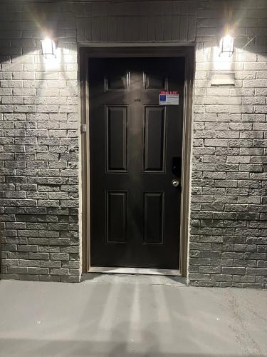 Queen Suite with Wifi Hot Tub Room Movie Theater Room4 in Forest Park, USA