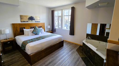 Three-Bedroom Suite with Spa Bath image 3