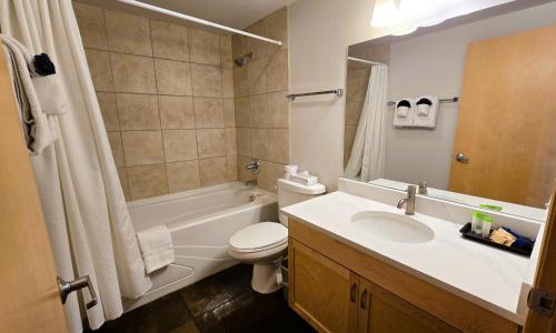 Three-Bedroom Suite with Spa Bath image 1
